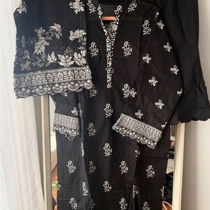 Salwar kameez Black and White Floral Embroidered 3pc